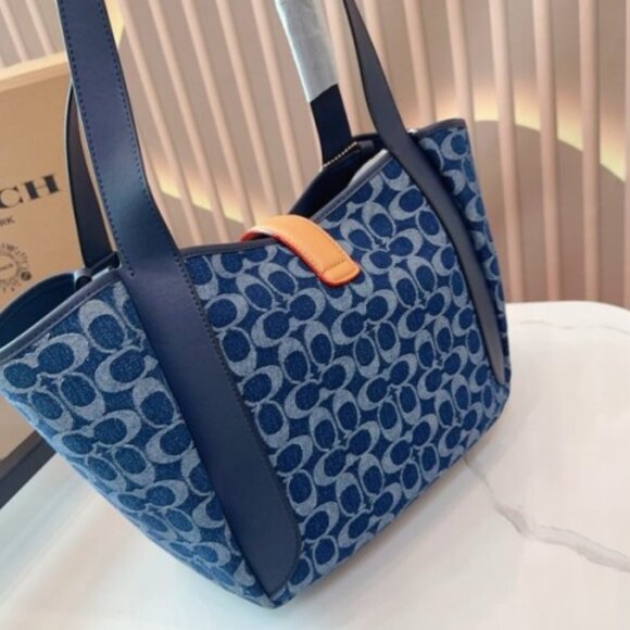 Elegant Coach Blue Jacquard Convertible Bag - Picture 4 of 7